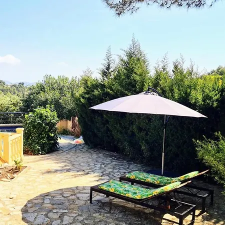 вилла с видом на море в Tatil Evi
